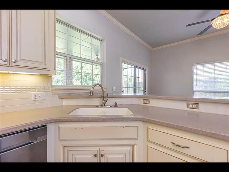 2213 Pine View Ter — Photo 10