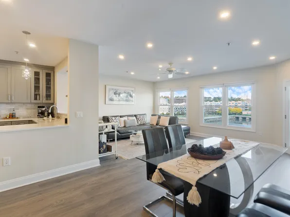 302 The Promenade image 10 of 48