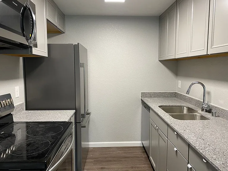 Westwood Apartments — Photo 209