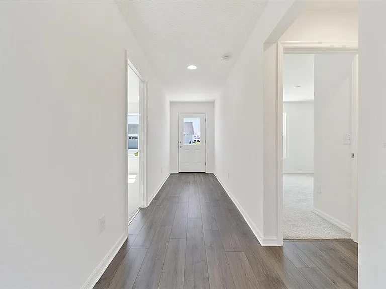 2421 Hobkirk Loop — Photo 7