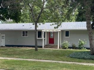 1810 McDonald Dr, Huron, SD 57350