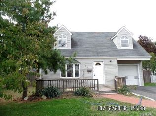 32 Grenville Ave, Patchogue, NY 11772