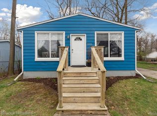 3885 Lawley Ave, Waterford, MI 48328