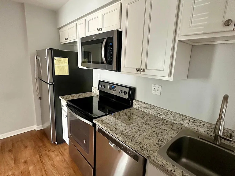 204 Cherry St #5 — Photo 3