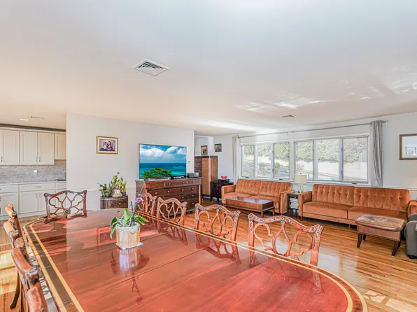 20 Signal Hill Road image 8 of 44