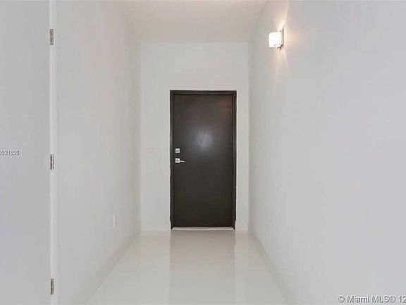 3rd image of 556 SE 1st Cir #556