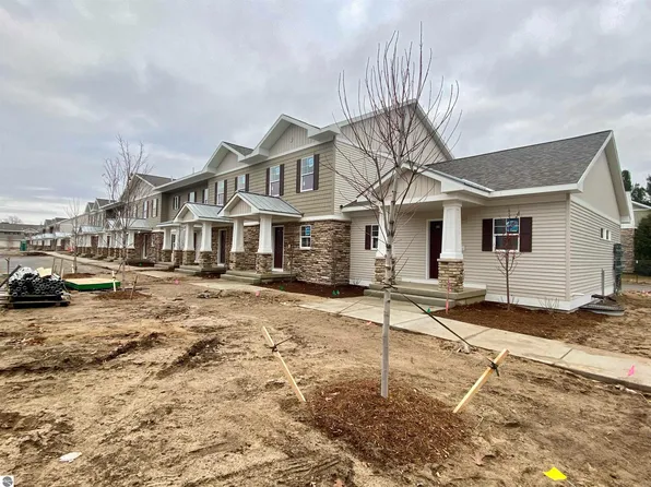 1560 Simsbury St #6, Traverse City, MI 49686
