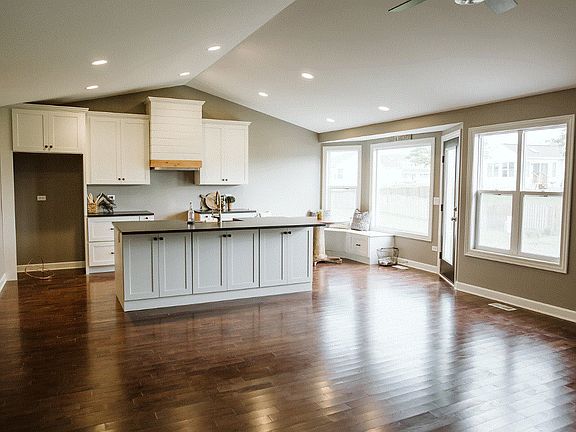 3rd image of 1002 W Northwind Dr