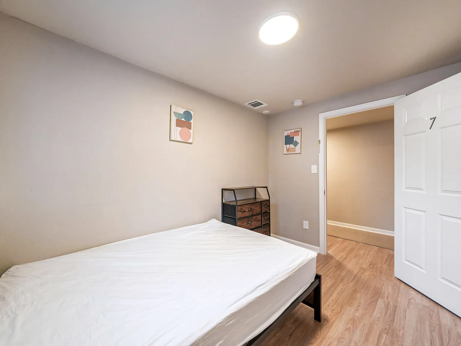 4 bed, 3.0 bath, 2355 sqft, $581 — Photo 4