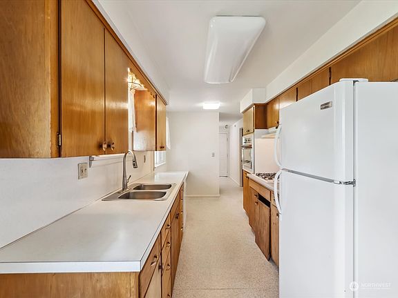 5th image of 9001 48th Drive NE