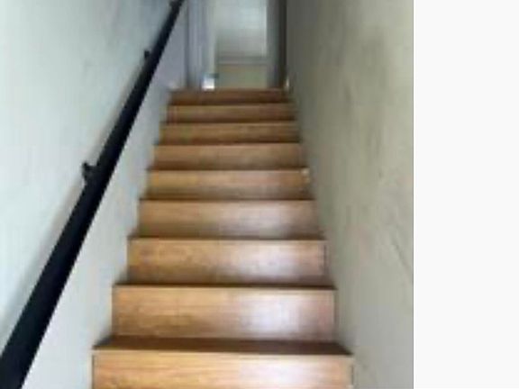 5th image of 822 Banks Rd
