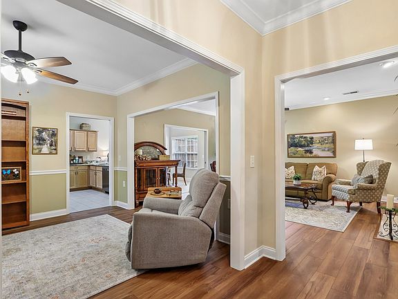 2nd image of 201 Wrennewood Ln