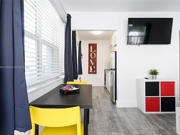5th image of 481 NE 37th St #6