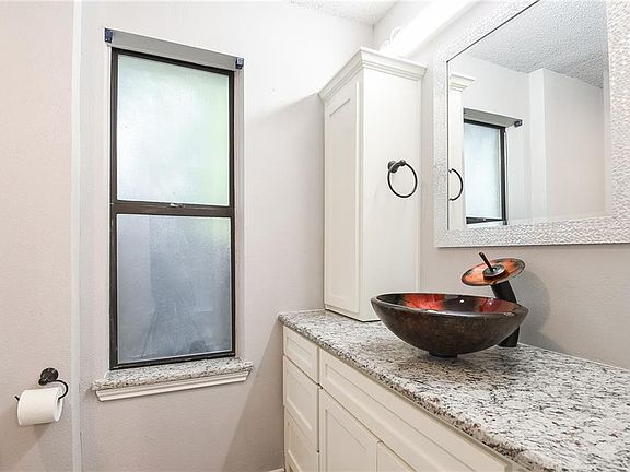 5th image of 2682 Carrington Ln