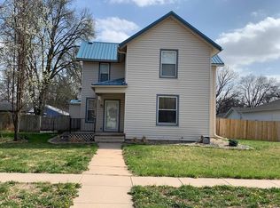 525 Eads Ave, Hebron, NE 68370