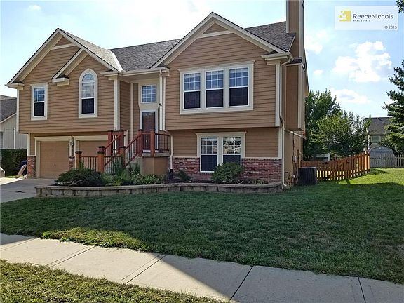 2nd image of 2233 NE Maybrook Dr