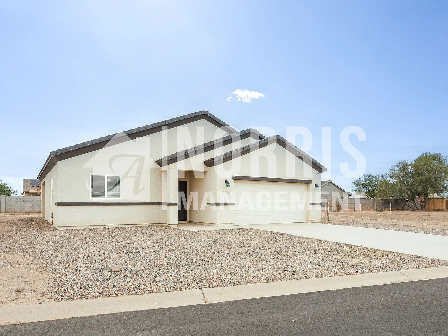 Beautiful Updated Home in Arizona City — Photo 3