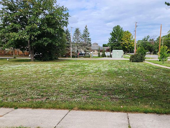 5th image of 404 S Cherry St