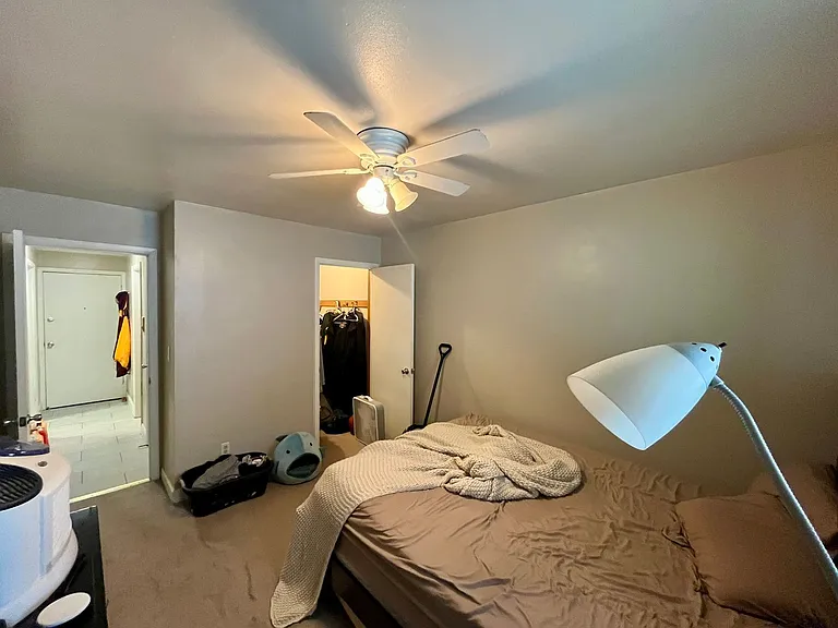 2425 N Oakland Ave — Photo 8