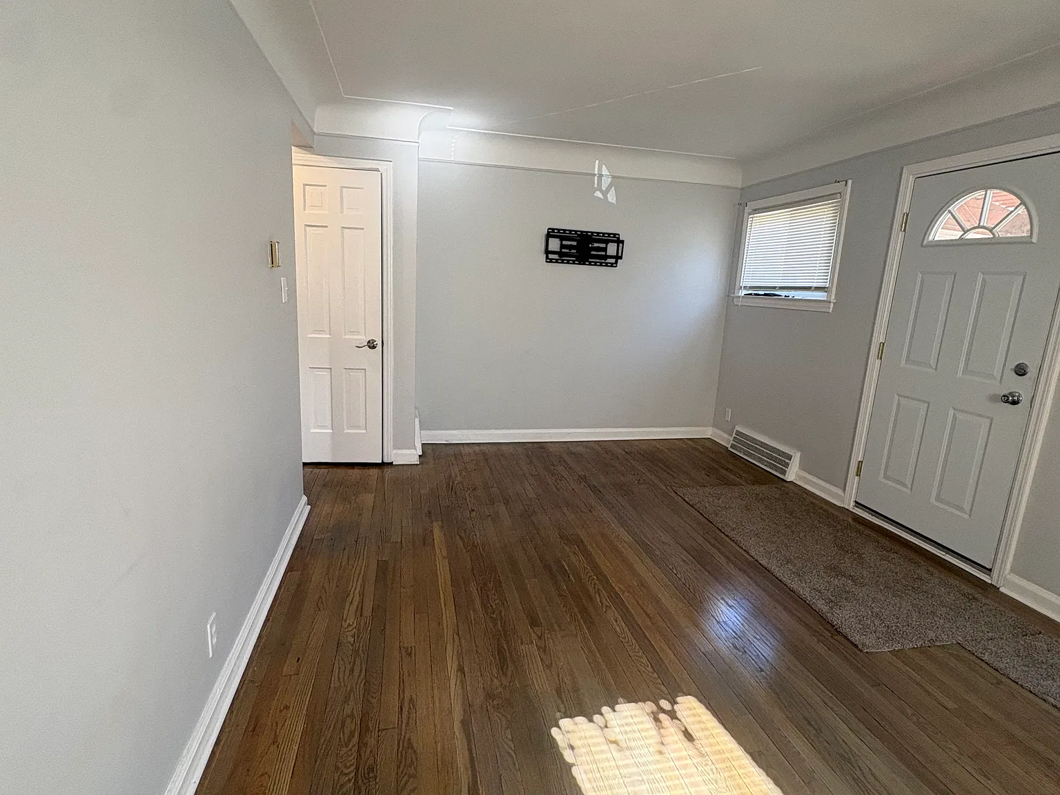 2 bed, 1.5 bath, $1,100 — Photo 4