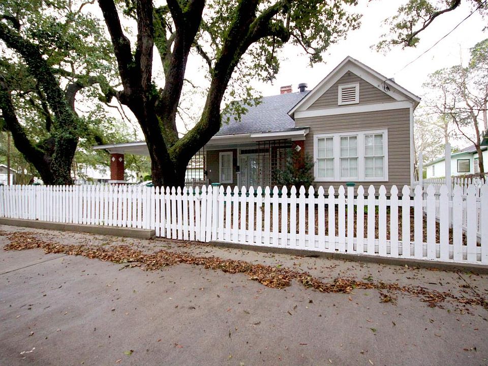 1st image of 721 Moss St