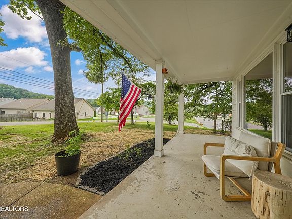 4th image of 3604 Sisk Rd