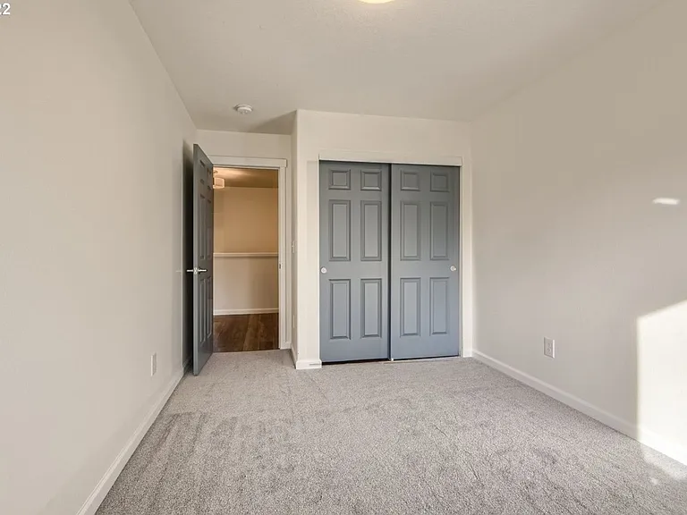 1437 NE 82nd Dr — Photo 3