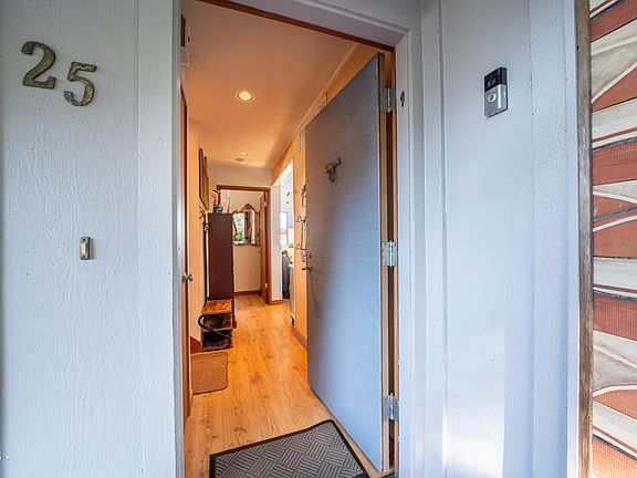 4th image of 25 Bluffs Ct