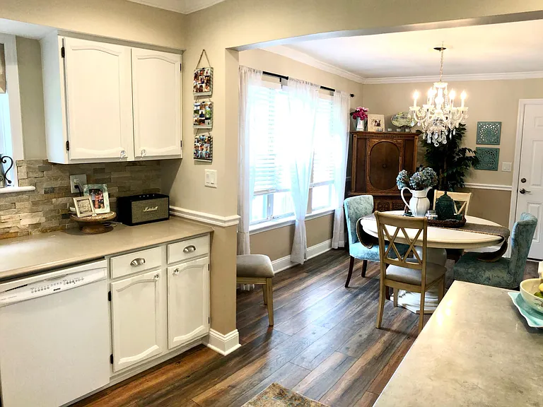395 Glastonbury Ln — Photo 11