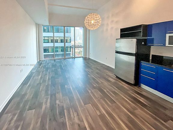 5th image of 253 NE 2nd St APT 323