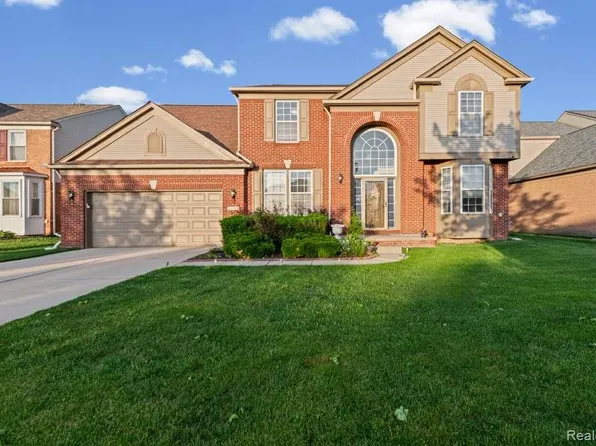 33868 Monterra Ln, Sterling Heights, MI 48312