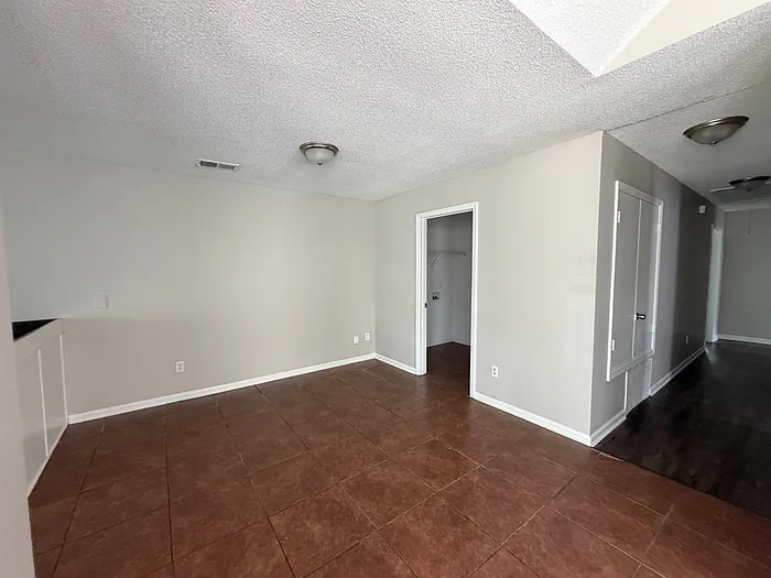 3 bed, 2.0 bath, 1207 sqft, $1,395 — Photo 3