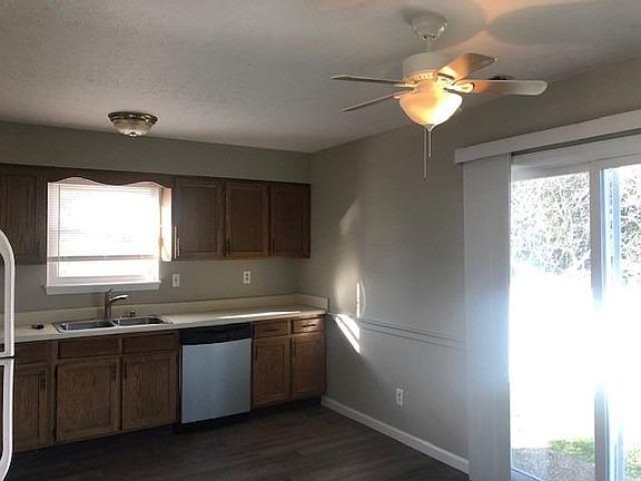 4th image of 4016 Forest Green Dr
