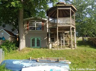 7524 S Crooked Lake Dr, Delton, MI 49046