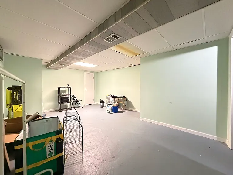 130 Levit Ave — Photo 18