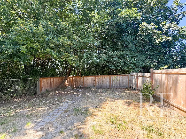 2090 NE Green Glen Ln — Photo 22