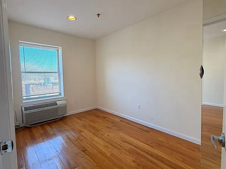 8265 116th St #604 — Photo 3