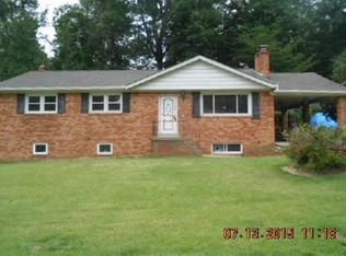 6425 Glen Oak Dr, Temple Hills, MD 20748