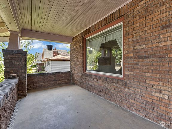 3rd image of 2114 E Empire Avenue