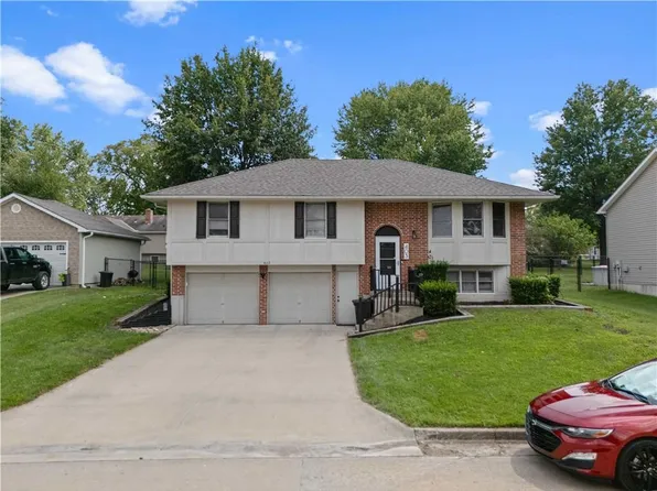 403 W 32nd St, Higginsville, MO 64037