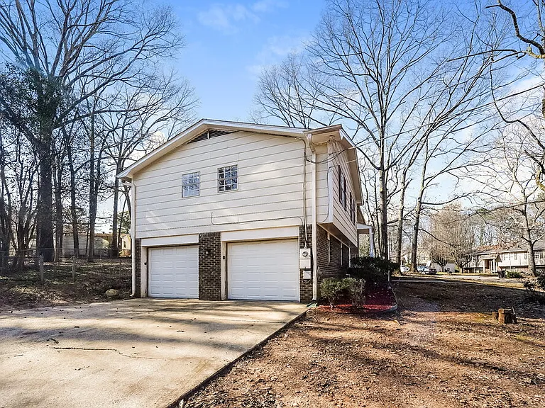1920 Croydon Cir — Photo 25