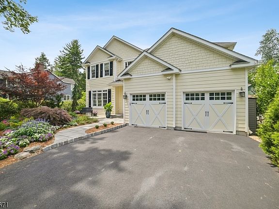 3rd image of 44 Millbrook Rd