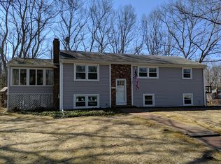 7 Stone Gate Dr, North Kingstown, RI 02852