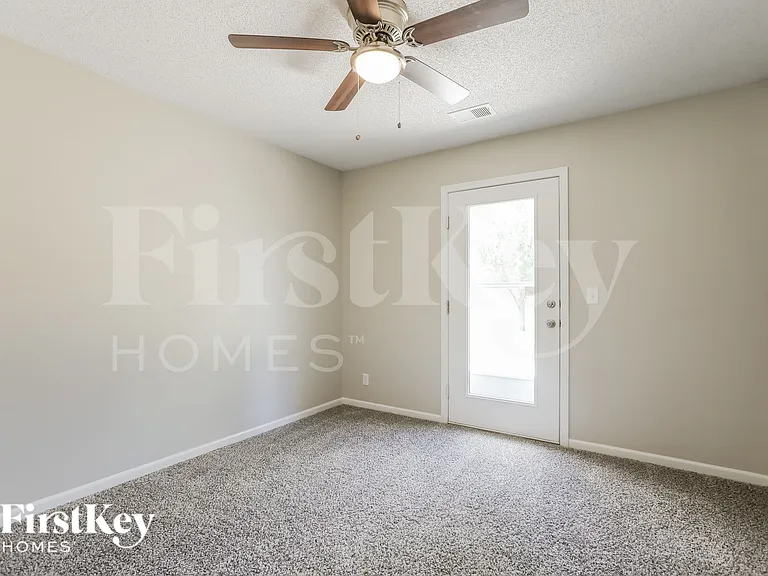 724 Bristol Dr — Photo 13