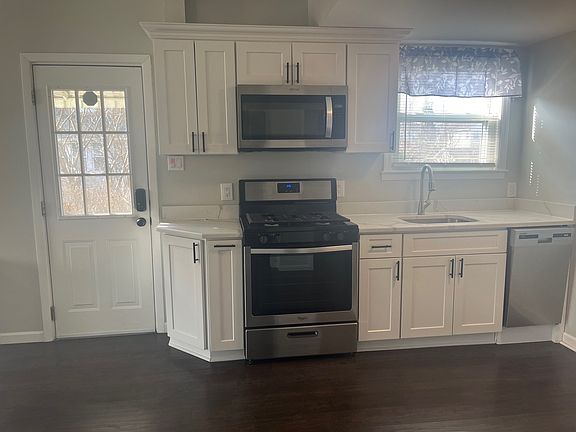 4th image of 32 Vine St Floor 2