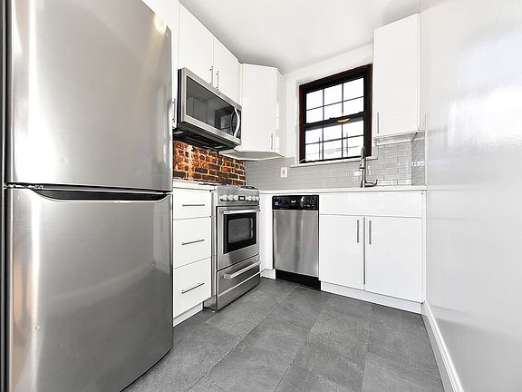 5th image of 255 W 22nd St APT 6A