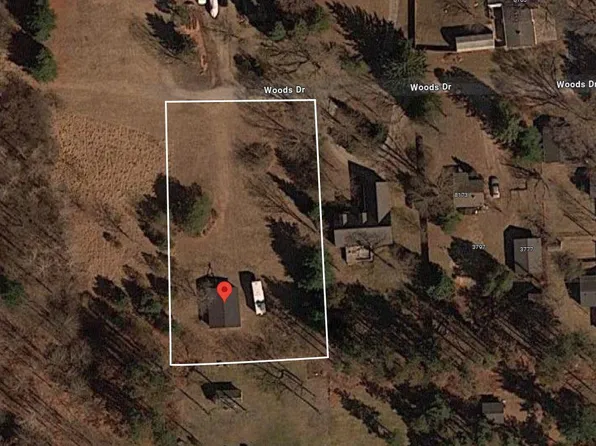 3815 Woods Dr, Fort Gratiot, MI 48059