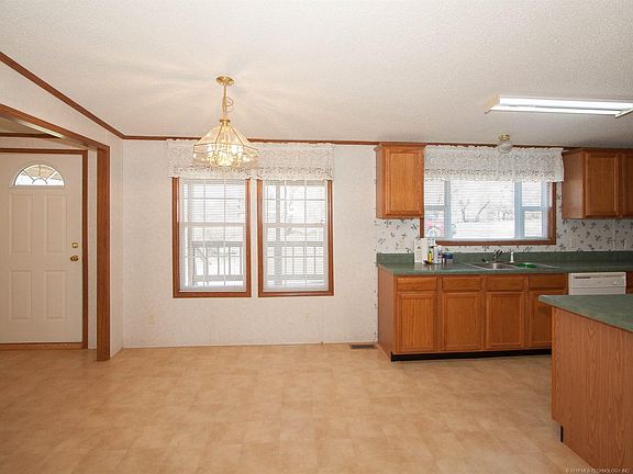 5th image of 808 N Broadway