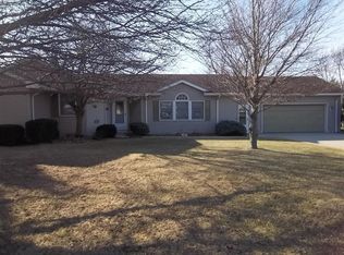 108 Canterbury Dr, Fremont, OH 43420