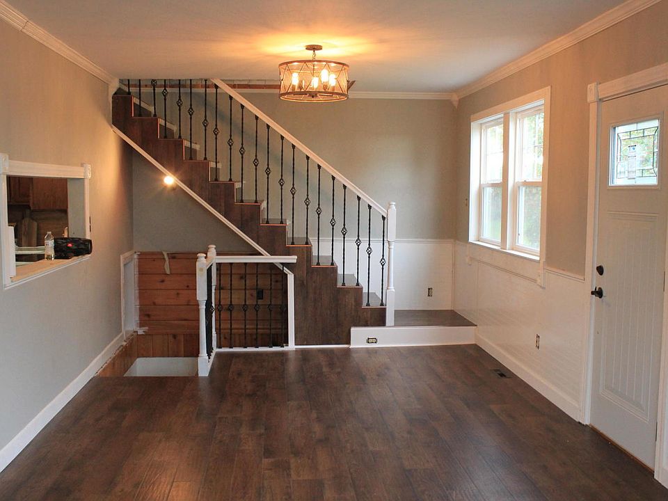 1st image of 133 3rd St SW